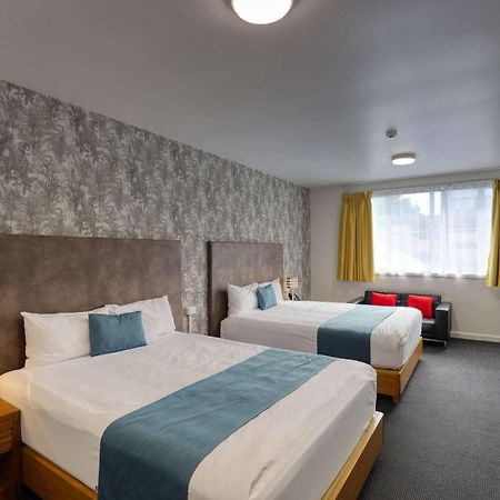 Ramada By Wyndham, Hamilton City Center Exterior photo