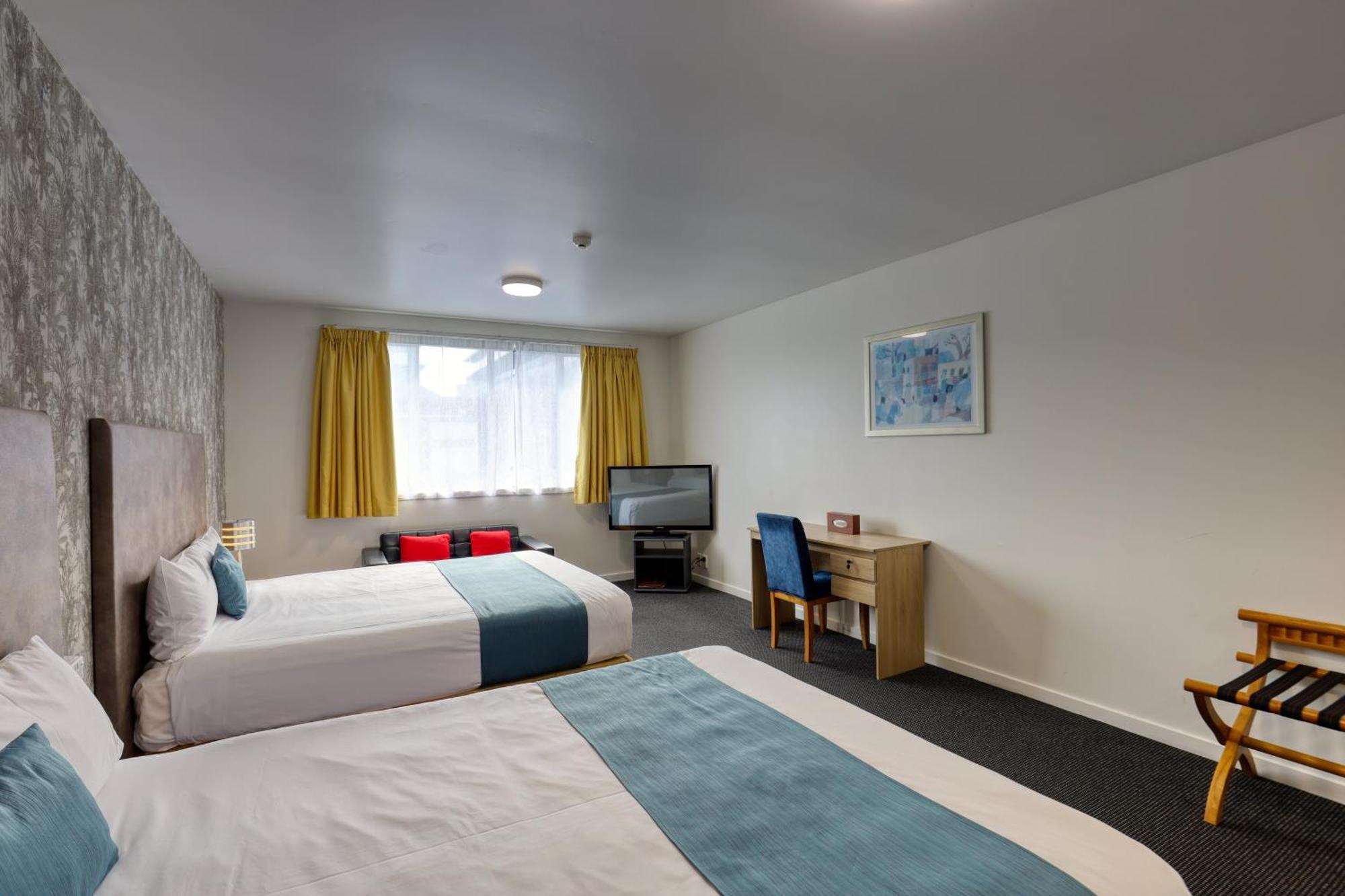 Ramada By Wyndham, Hamilton City Center Exterior photo