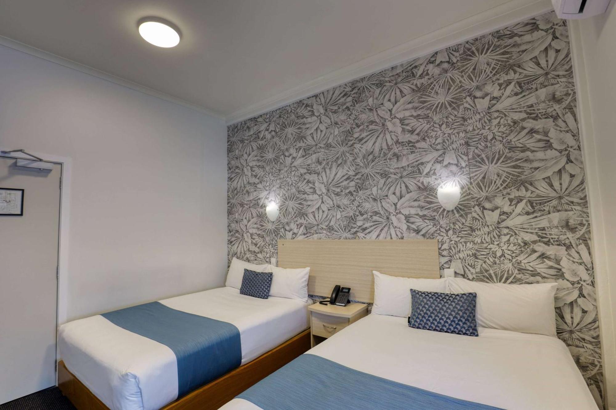 Ramada By Wyndham, Hamilton City Center Exterior photo