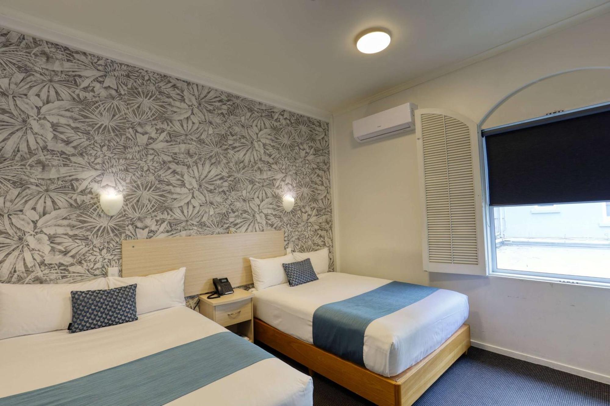 Ramada By Wyndham, Hamilton City Center Exterior photo