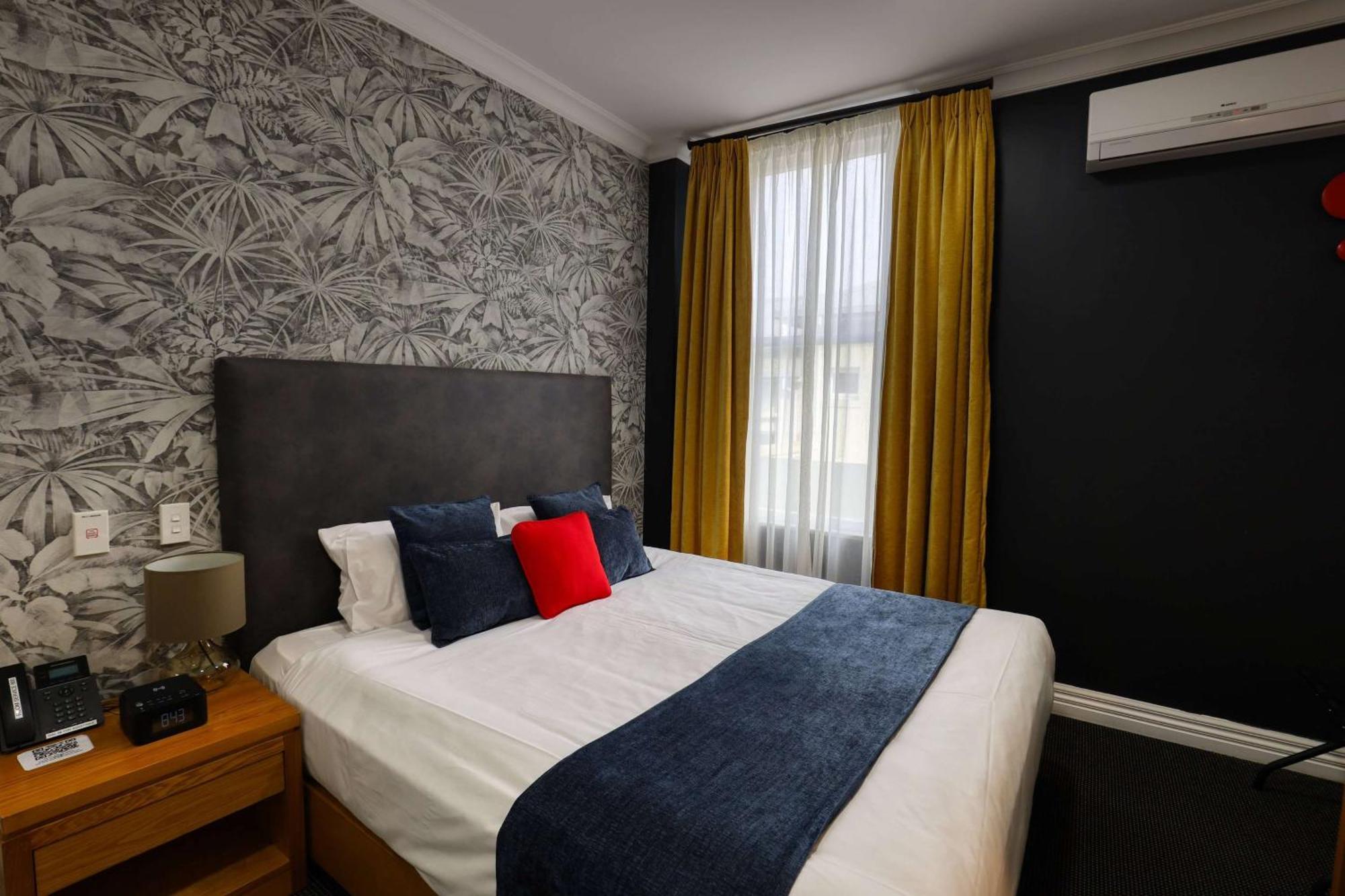Ramada By Wyndham, Hamilton City Center Exterior photo