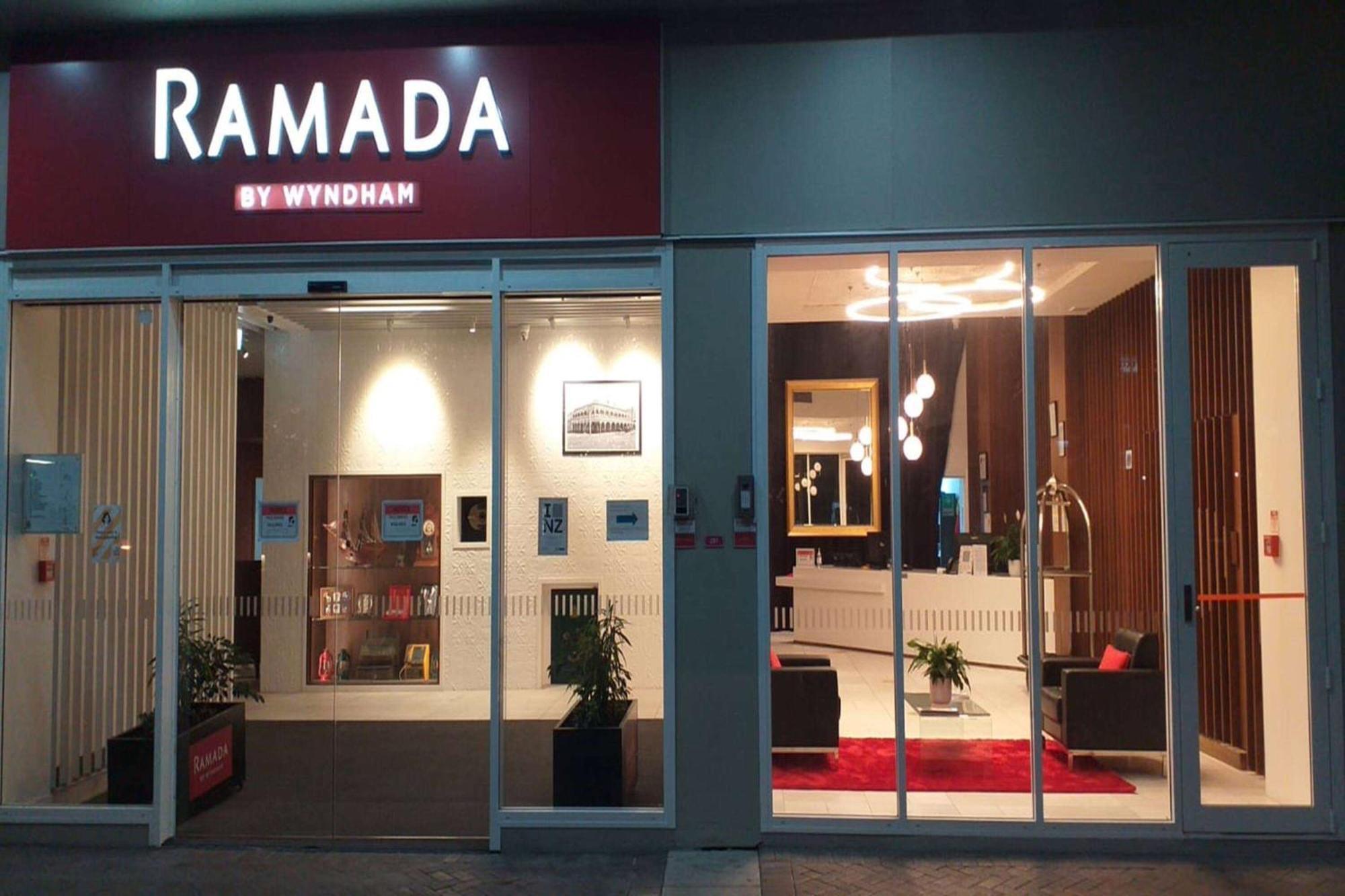 Ramada By Wyndham, Hamilton City Center Exterior photo